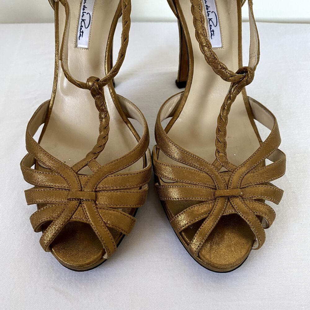 Oscar de la Renta Leather T-Strap Cut Out Braided Metallic Gold Pumps Size 37 - Picture 4 of 10